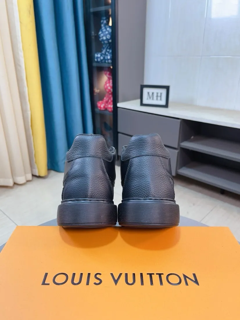 Ex-factory price 438🌹🌹【LOUIS VUITTON】Same style on Louis Vuitton* official website🚹Men's high-top casual shoes❤️Same style as popular celebrities and big names ~ Best-selling at home and abroad Lv focuses on the checkerboard series...Imported first-layer cowhide with special fabrics➕Full sheepskin lining➕Brand-specific hollow outsole💎Produced by OEM The highest version🔍🔍Number of codes: 38-44,